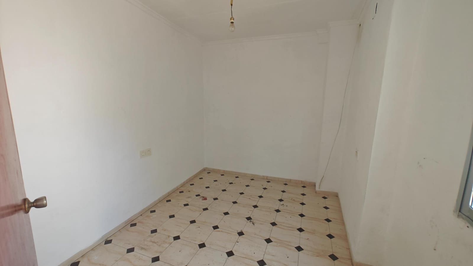 4 bedroom Townhouse for sale in Bunol - € 110,000 (Ref: 9165662)