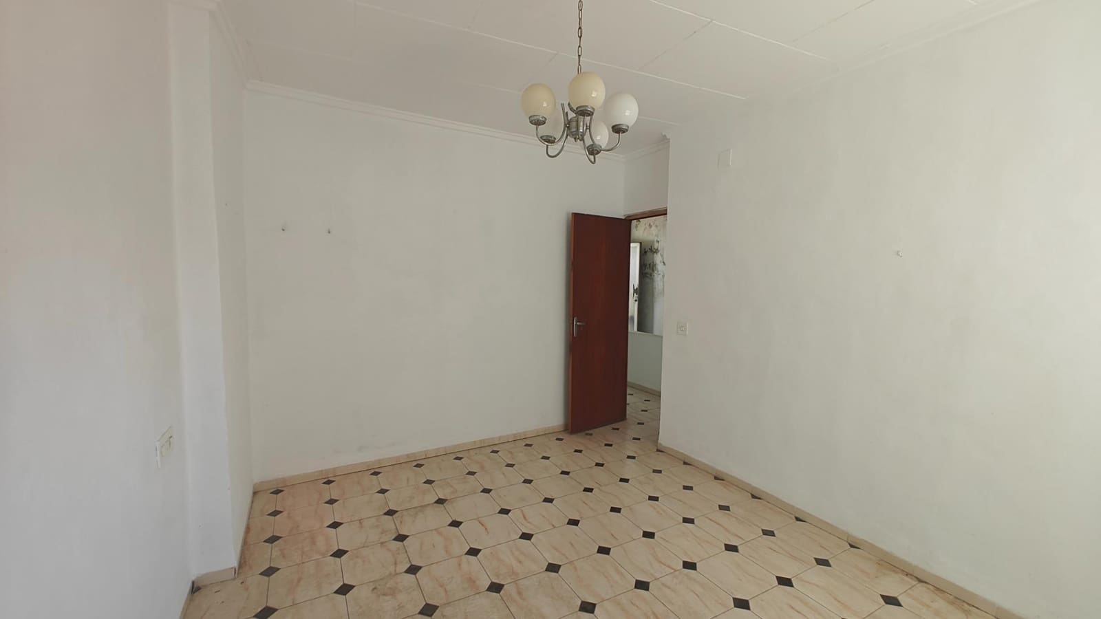 4 bedroom Townhouse for sale in Bunol - € 110,000 (Ref: 9165662)