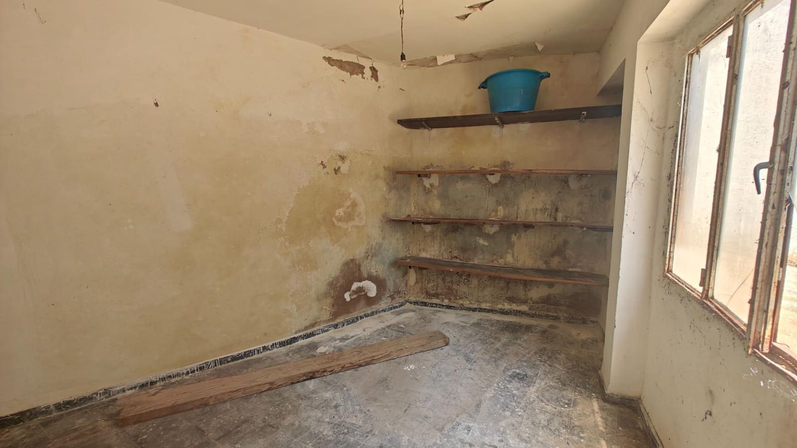 4 bedroom Townhouse for sale in Bunol - € 110,000 (Ref: 9165662)