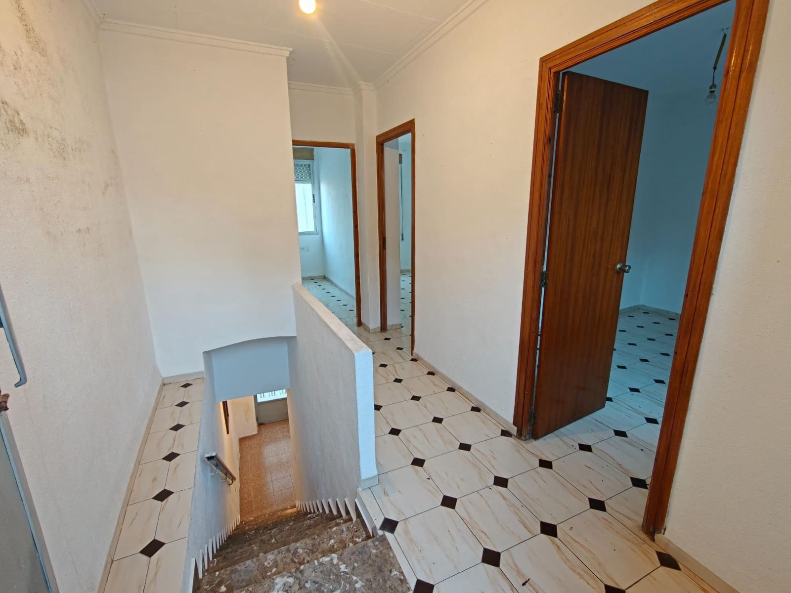 4 bedroom Townhouse for sale in Bunol - € 110,000 (Ref: 9165662)
