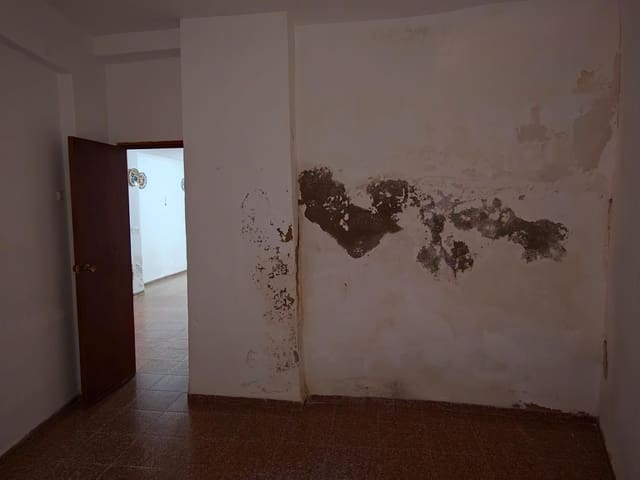 4 bedroom Townhouse for sale in Buñol - € 110,000 (Ref: 9165662)