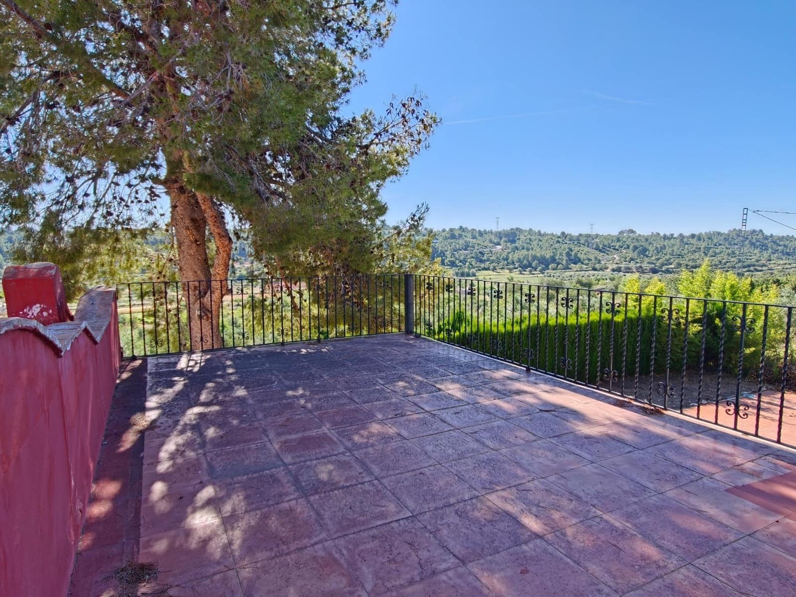 5 bedroom Villa for sale in Bunol with pool garage - € 300,000 (Ref: 9378950)