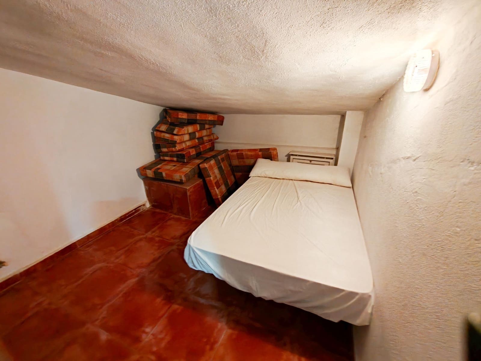 5 bedroom Villa for sale in Bunol with pool garage - € 300,000 (Ref: 9378950)