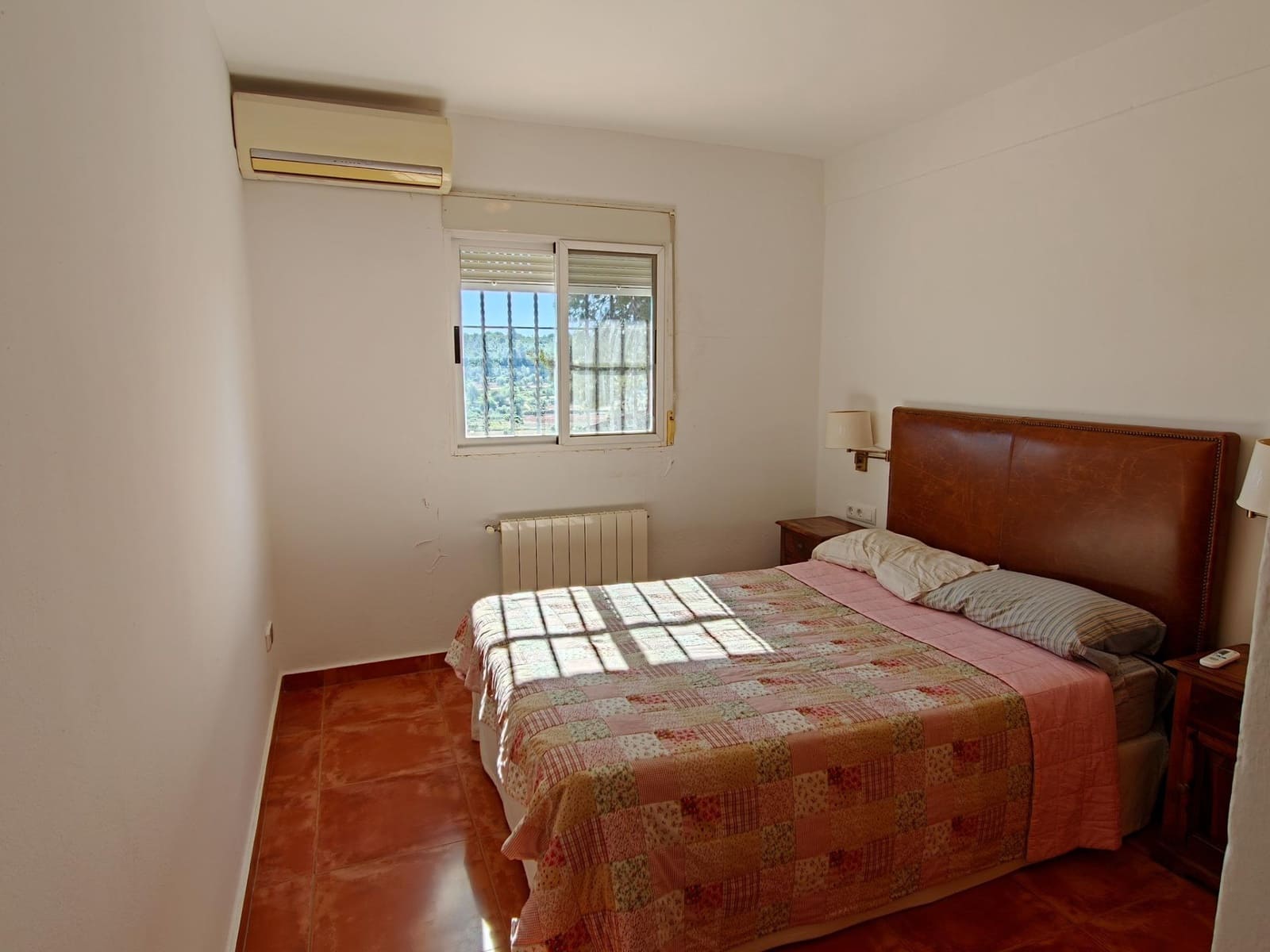 5 bedroom Villa for sale in Bunol with pool garage - € 300,000 (Ref: 9378950)