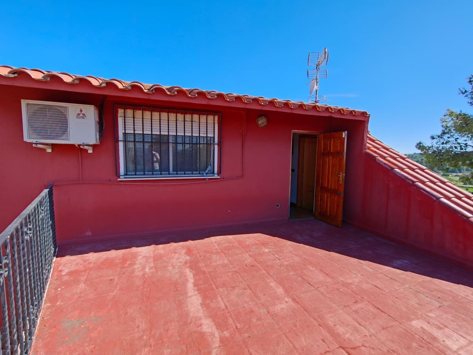 5 bedroom Villa for sale in Bunol with pool garage - € 300,000 (Ref: 9378950)