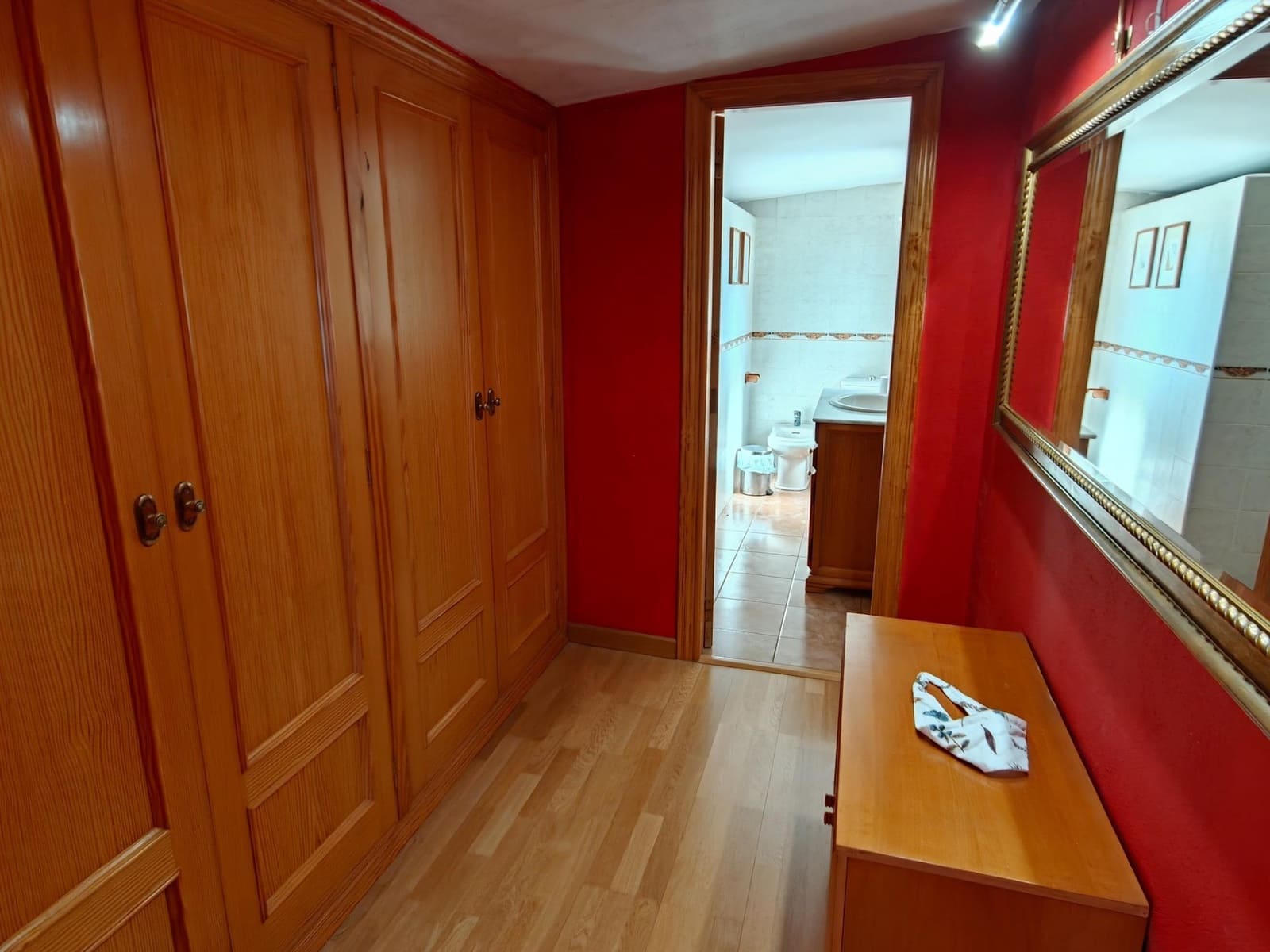 5 bedroom Villa for sale in Bunol with pool garage - € 300,000 (Ref: 9378950)