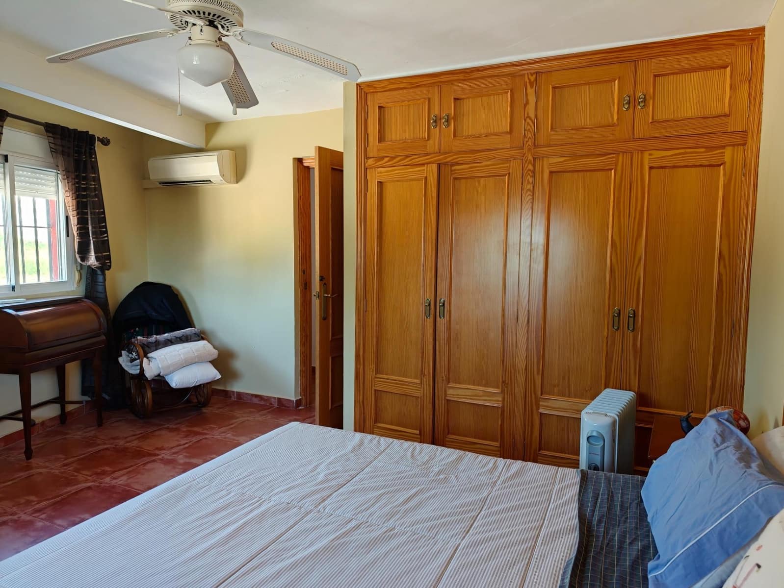 5 bedroom Villa for sale in Bunol with pool garage - € 300,000 (Ref: 9378950)