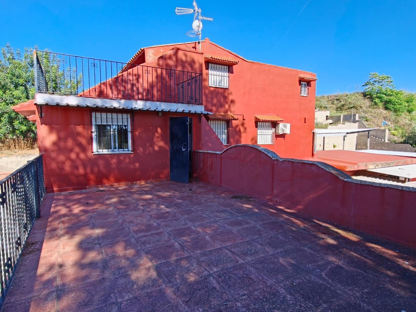 5 bedroom Villa for sale in Bunol with pool garage - € 300,000 (Ref: 9378950)