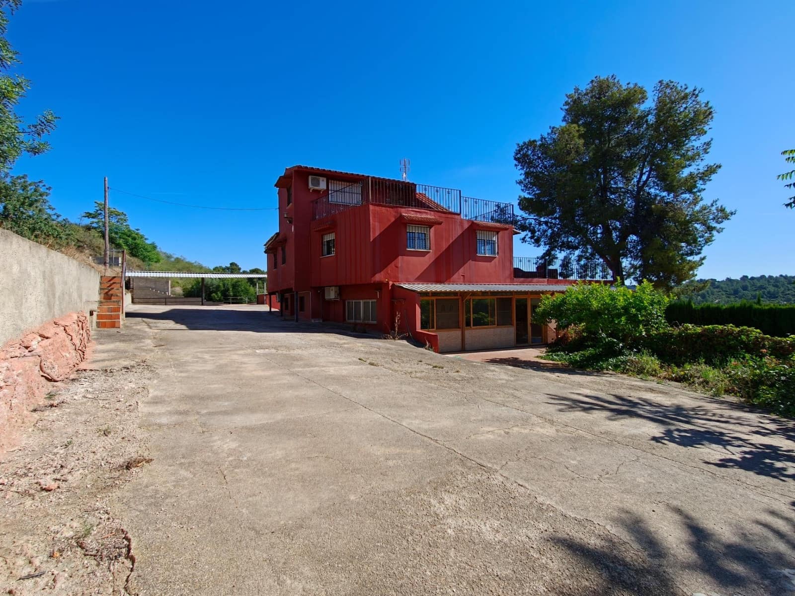5 bedroom Villa for sale in Bunol with pool garage - € 300,000 (Ref: 9378950)
