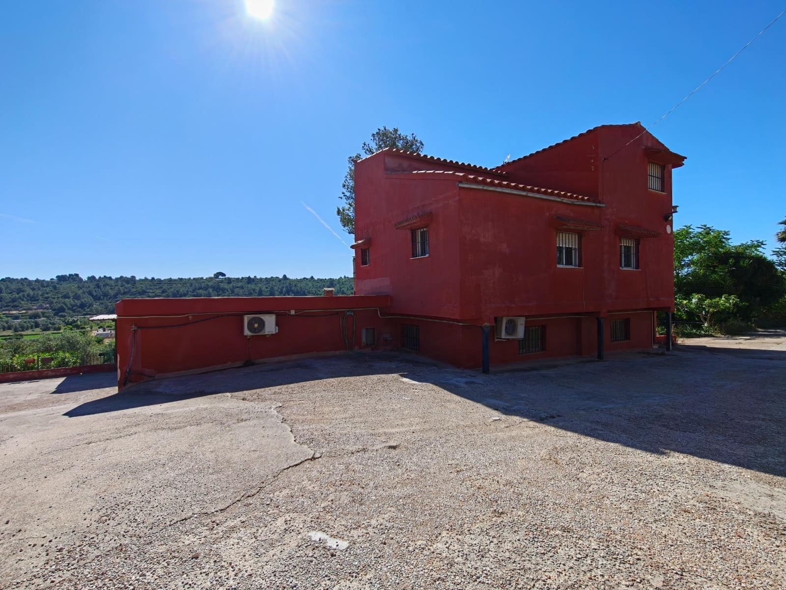 5 bedroom Villa for sale in Bunol with pool garage - € 300,000 (Ref: 9378950)