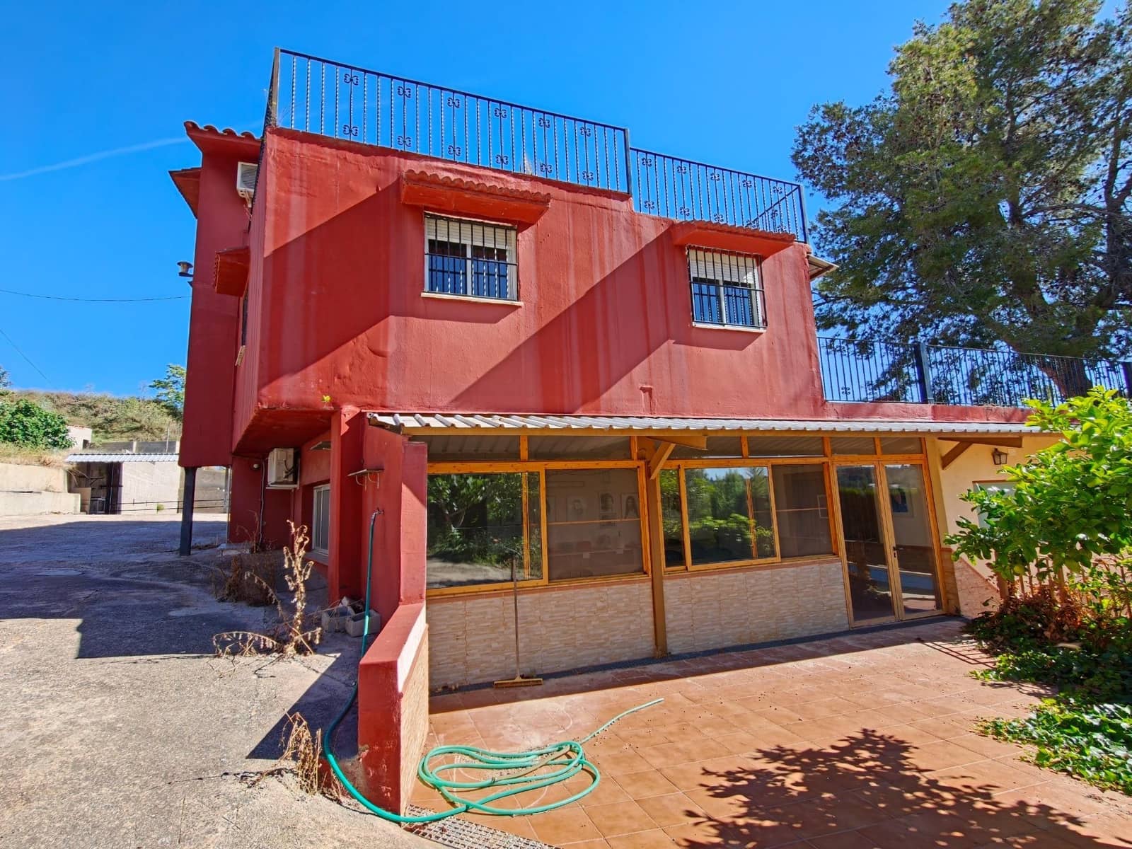 5 bedroom Villa for sale in Bunol with pool garage - € 300,000 (Ref: 9378950)