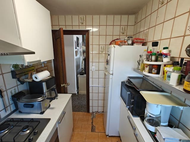 4 slaapkamer Villa te koop in Godelleta met zwembad garage - € 165.000 (Ref: 9406657)