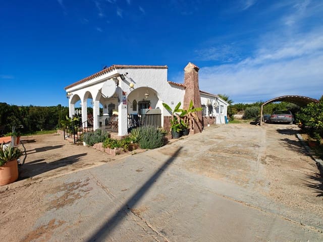 4 slaapkamer Villa te koop in Godelleta met zwembad garage - € 165.000 (Ref: 9406657)