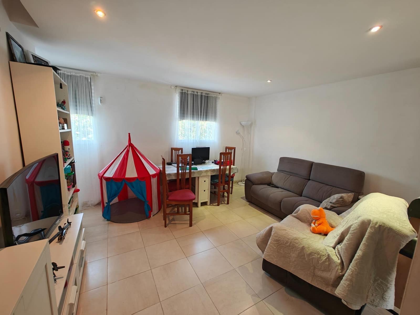 2 soveværelse Rækkehus til salg i Alborache med swimmingpool garage - € 135.000 (Ref: 9410895)