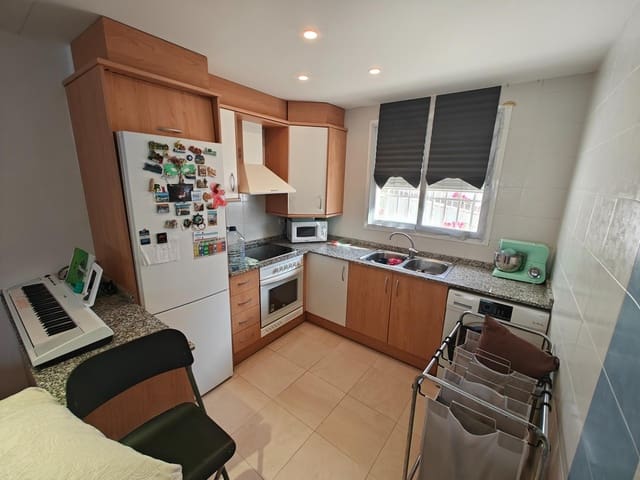 2 soveværelse Rækkehus til salg i Alborache med swimmingpool garage - € 135.000 (Ref: 9410895)