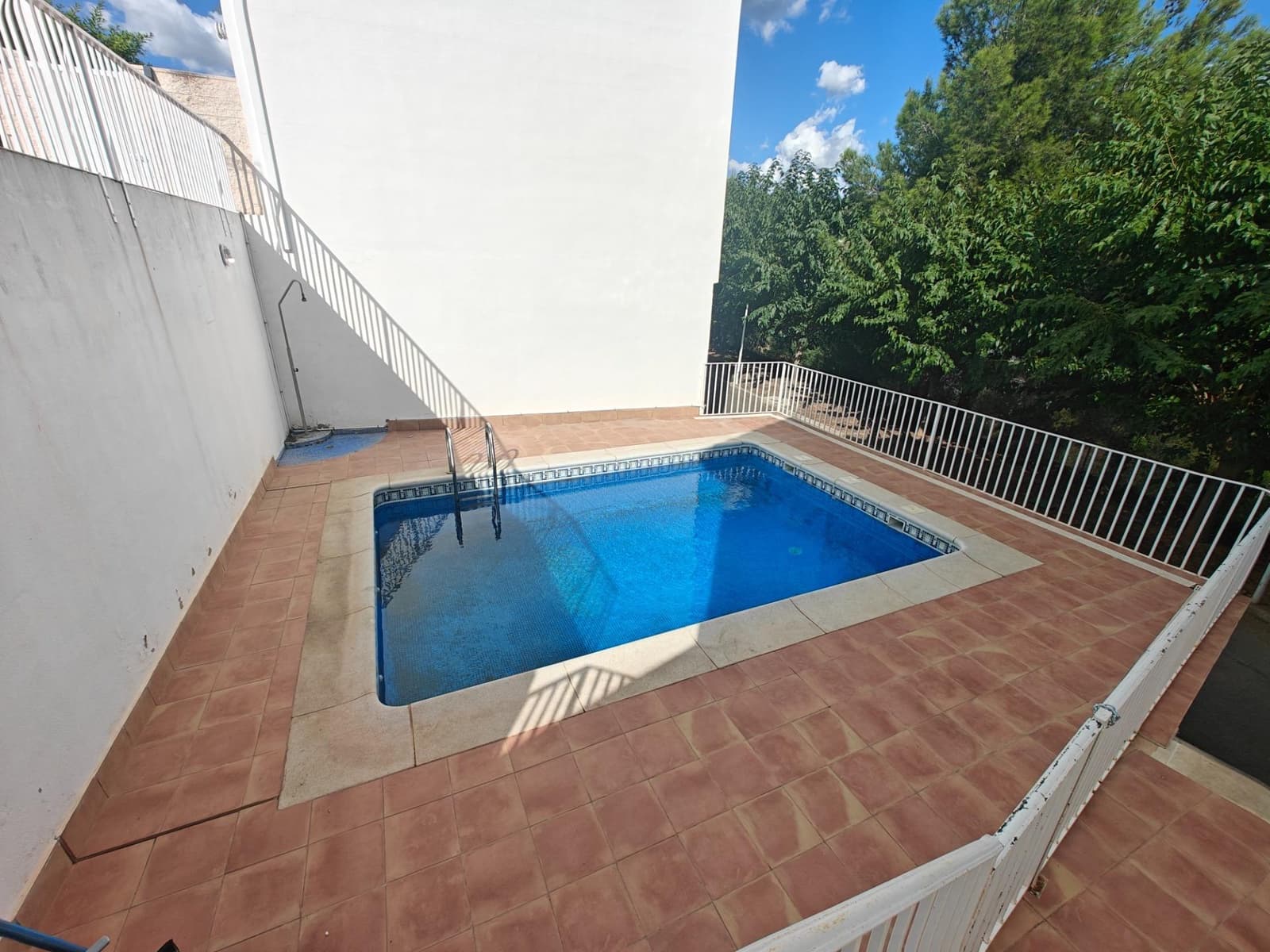 2 soveværelse Rækkehus til salg i Alborache med swimmingpool garage - € 135.000 (Ref: 9410895)