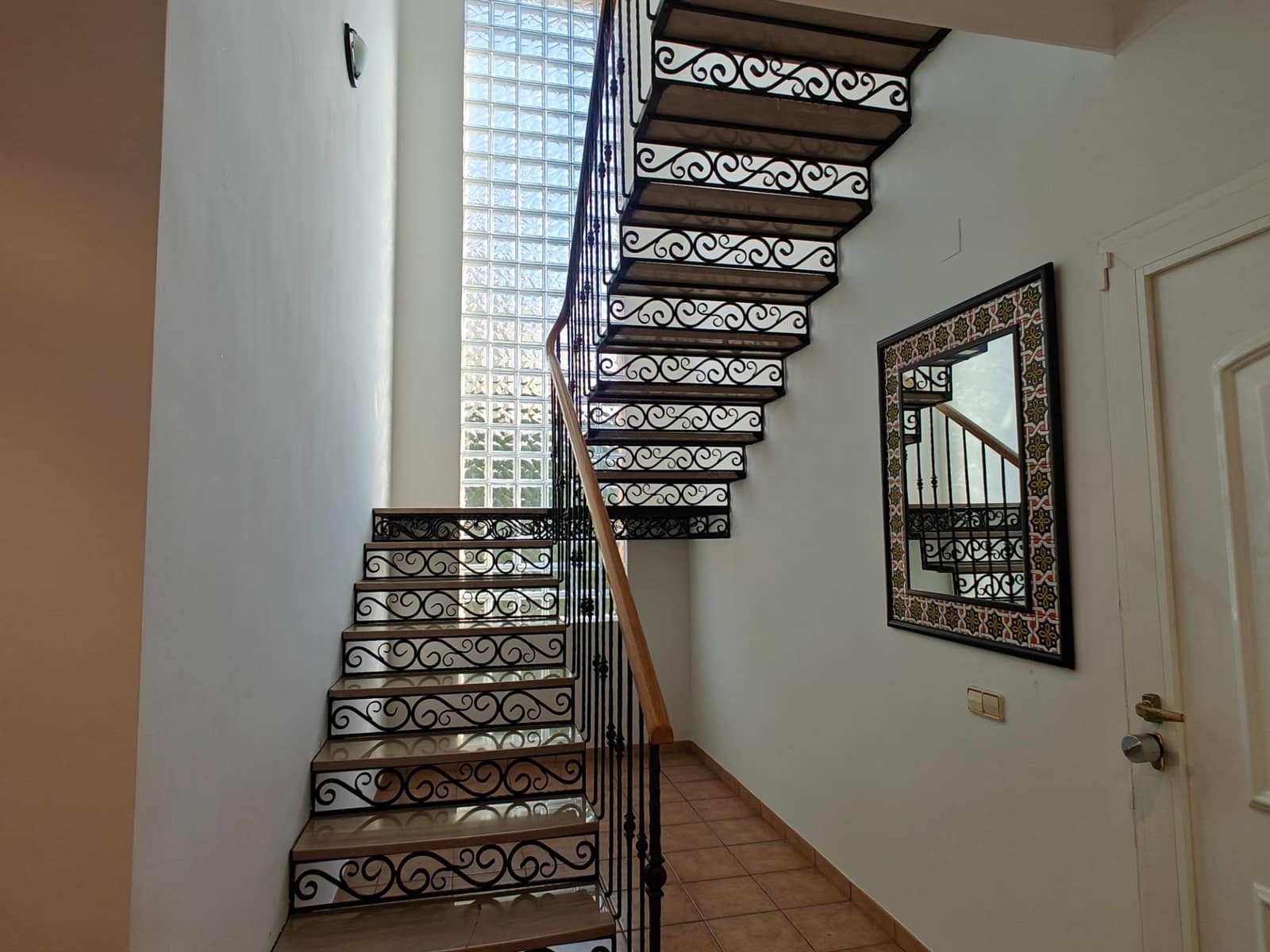 5 bedroom Villa for sale in Macastre with garage - € 350,000 (Ref: 9415826)