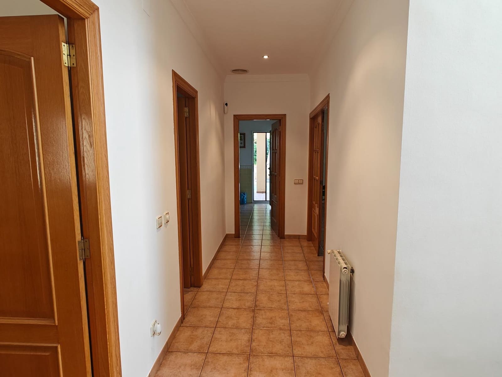 5 bedroom Villa for sale in Macastre with garage - € 350,000 (Ref: 9415826)