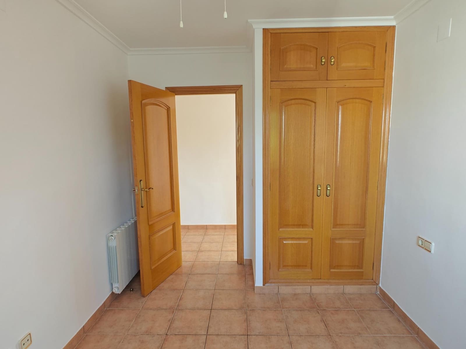 5 bedroom Villa for sale in Macastre with garage - € 350,000 (Ref: 9415826)