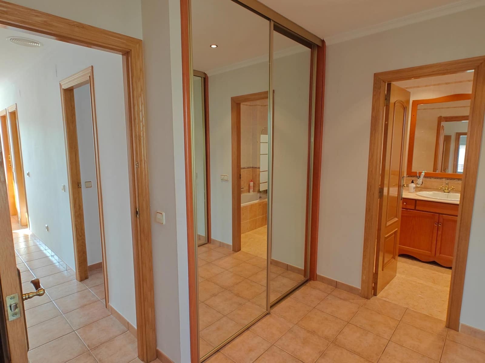 5 bedroom Villa for sale in Macastre with garage - € 350,000 (Ref: 9415826)