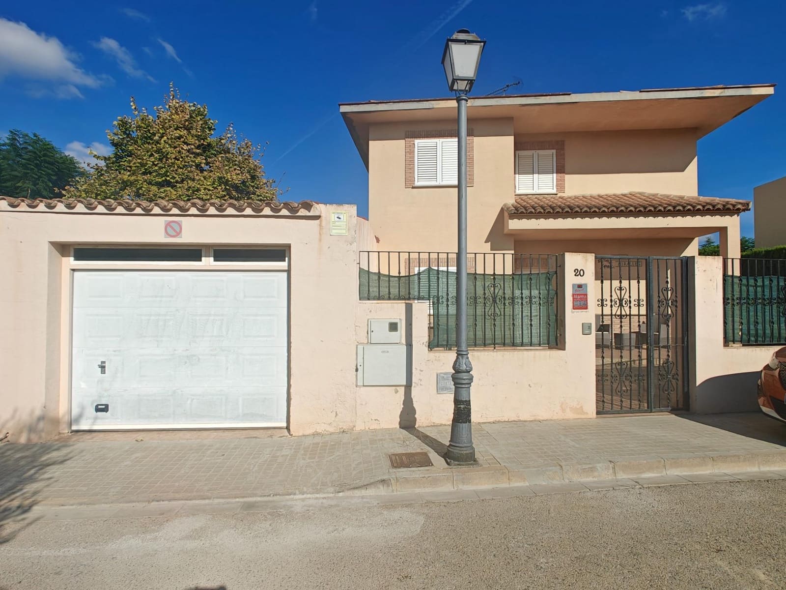 5 bedroom Villa for sale in Macastre with garage - € 350,000 (Ref: 9415826)