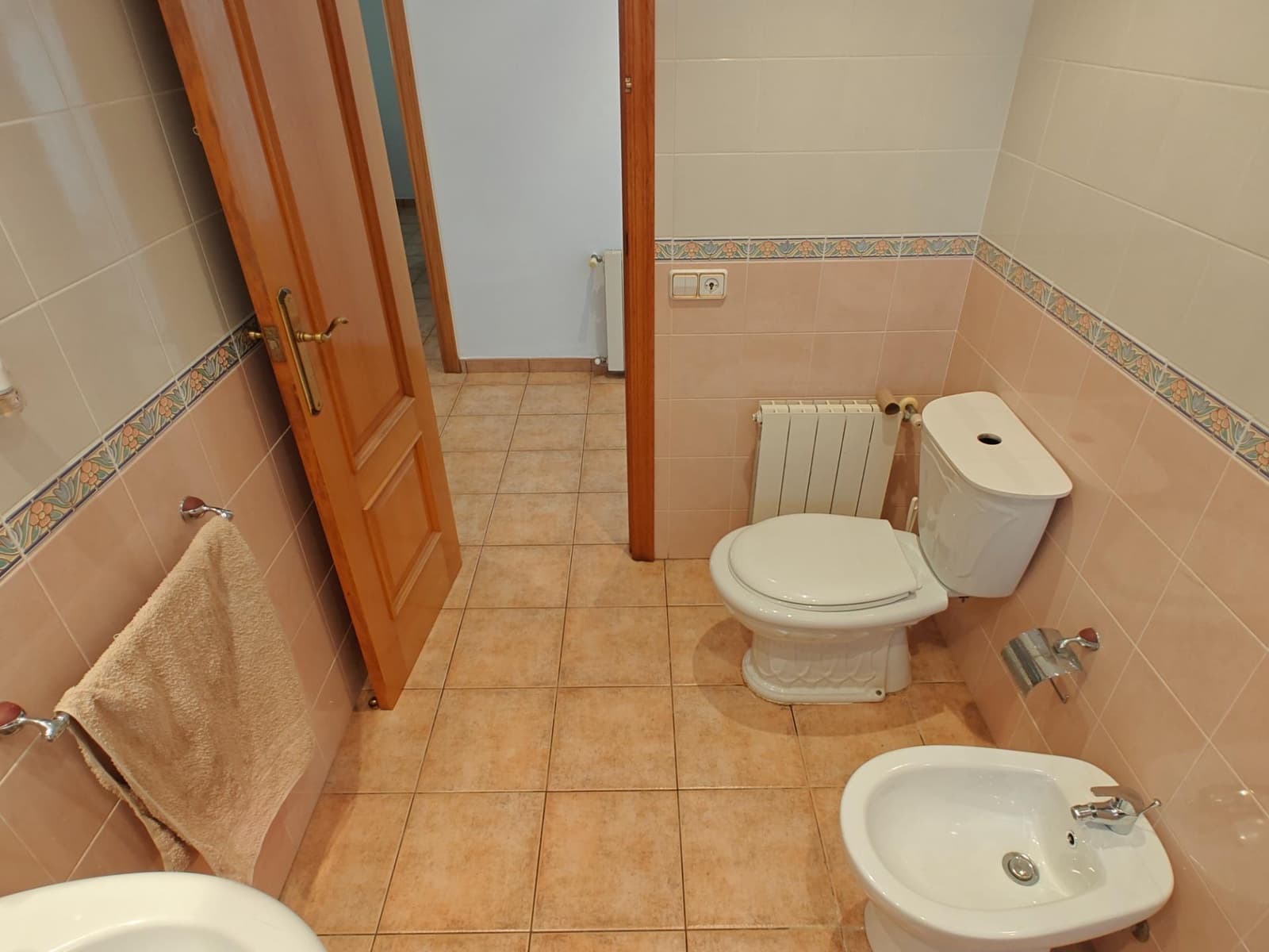 5 bedroom Villa for sale in Macastre with garage - € 350,000 (Ref: 9415826)