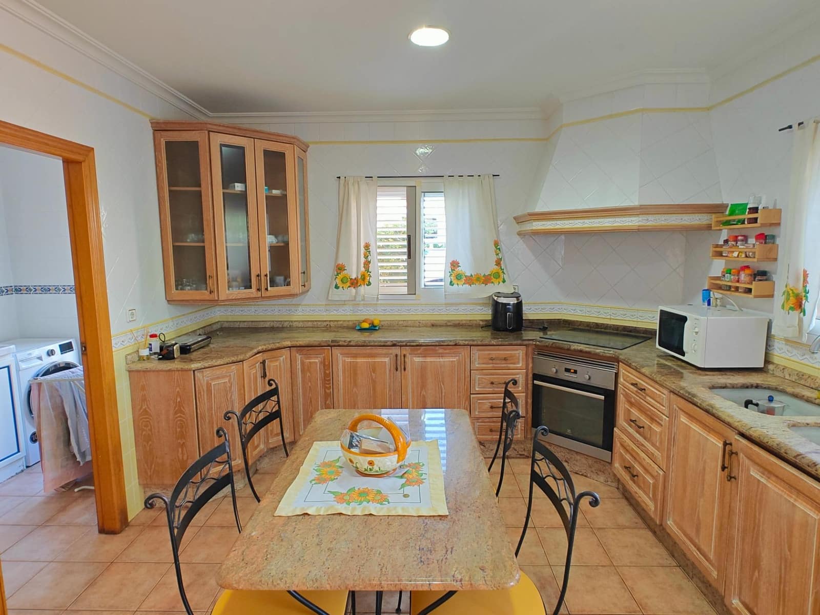 5 bedroom Villa for sale in Macastre with garage - € 350,000 (Ref: 9415826)