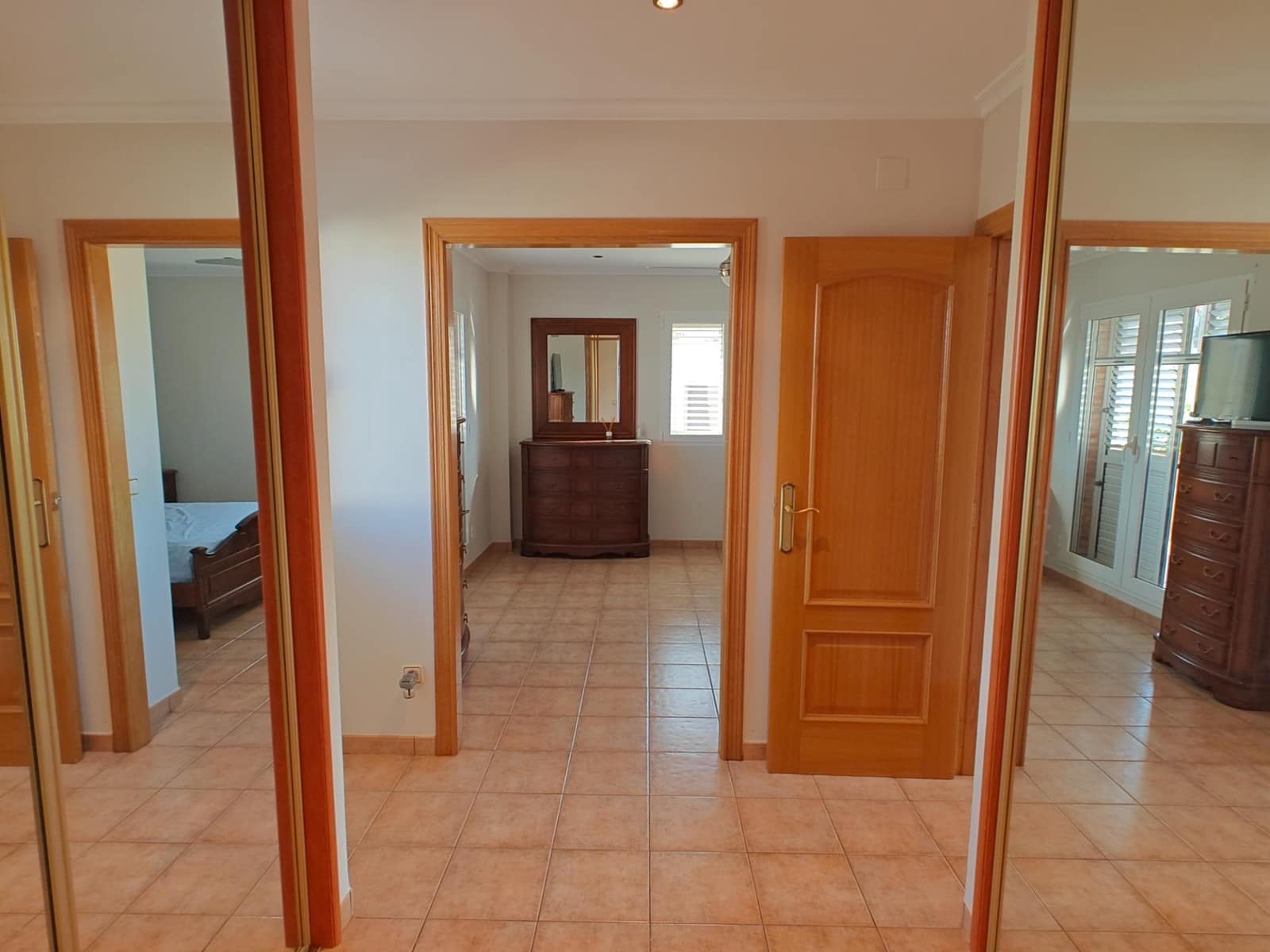 5 bedroom Villa for sale in Macastre with garage - € 350,000 (Ref: 9415826)