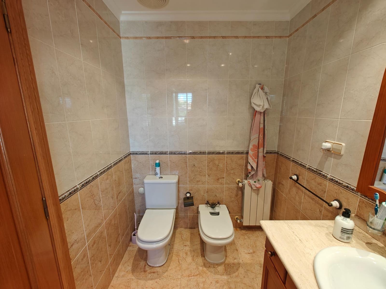 5 bedroom Villa for sale in Macastre with garage - € 350,000 (Ref: 9415826)