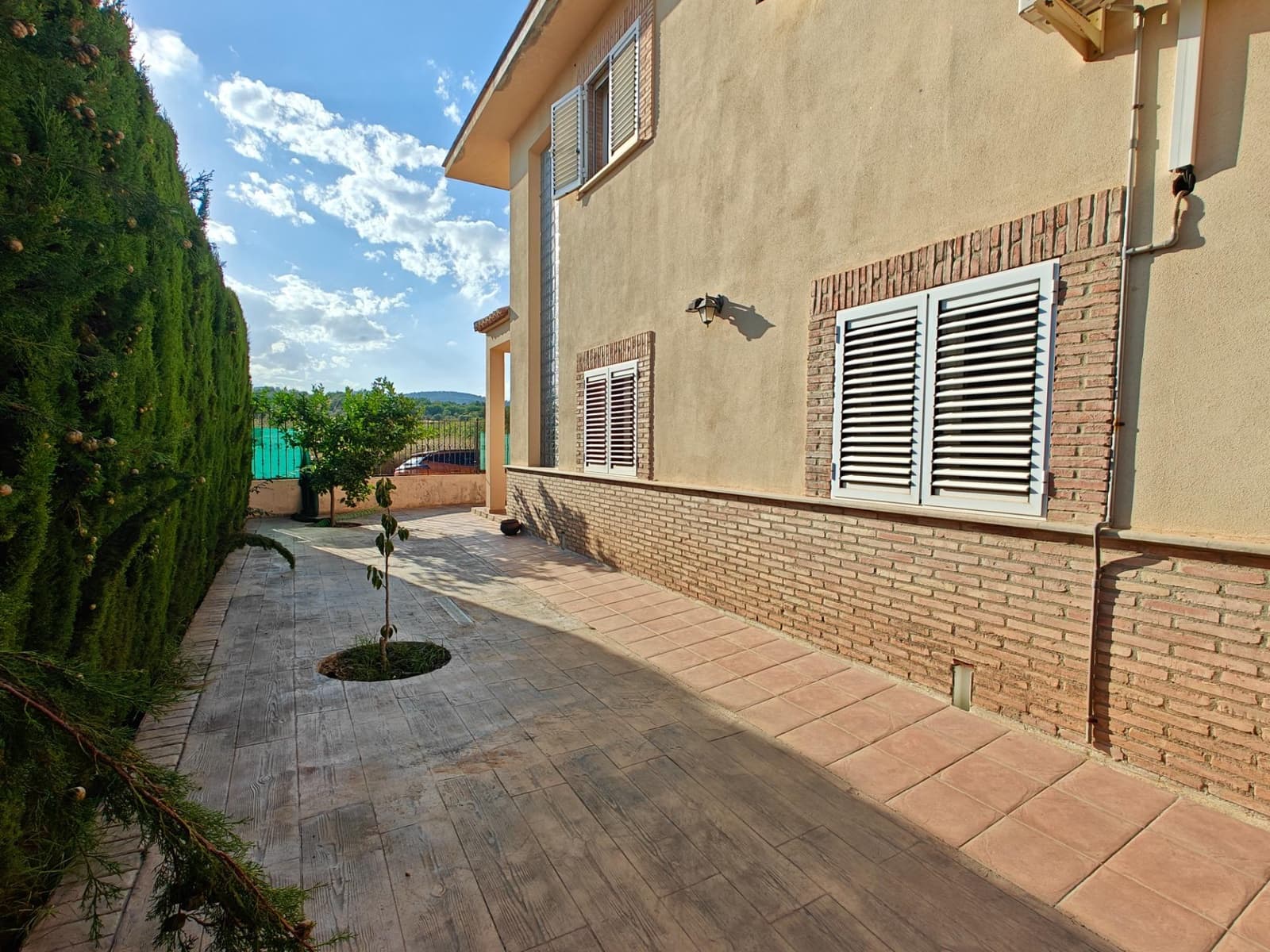 5 bedroom Villa for sale in Macastre with garage - € 350,000 (Ref: 9415826)