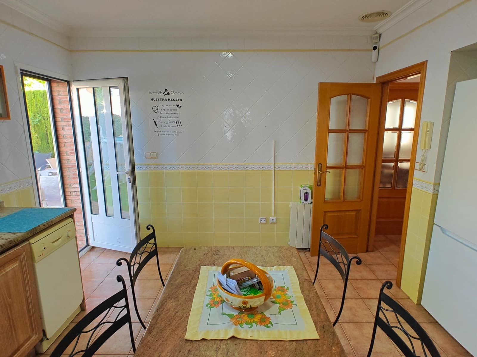 5 bedroom Villa for sale in Macastre with garage - € 350,000 (Ref: 9415826)