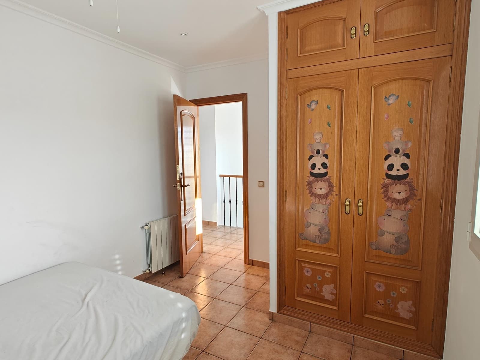 5 bedroom Villa for sale in Macastre with garage - € 350,000 (Ref: 9415826)