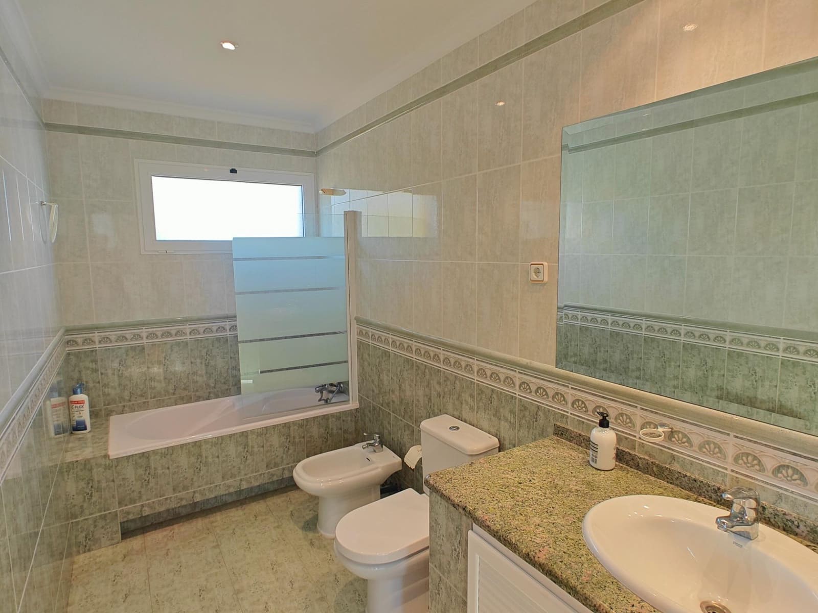 5 bedroom Villa for sale in Macastre with garage - € 350,000 (Ref: 9415826)