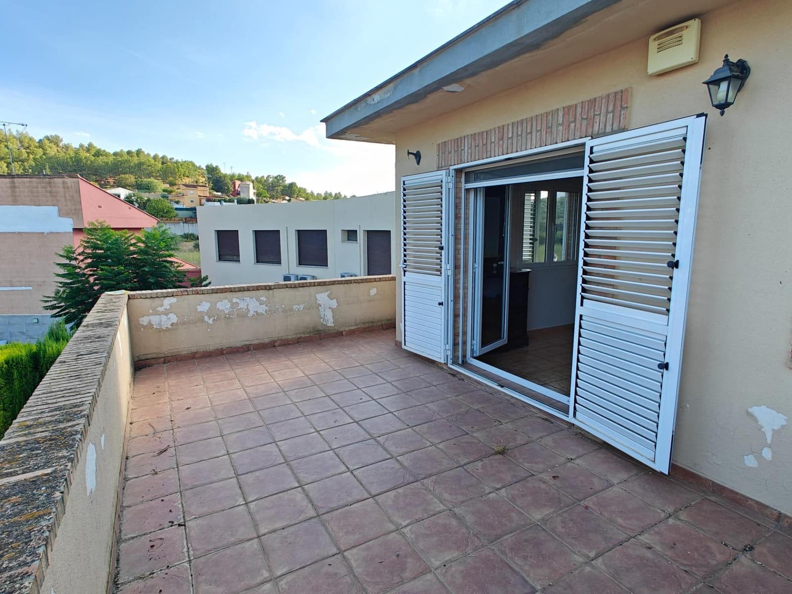 5 bedroom Villa for sale in Macastre with garage - € 350,000 (Ref: 9415826)