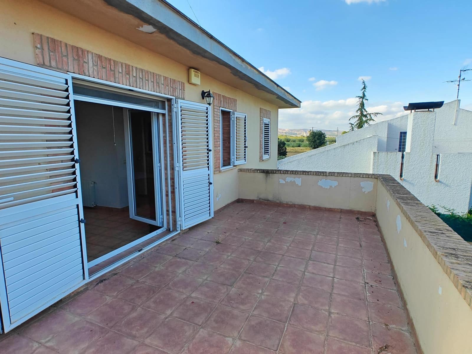 5 bedroom Villa for sale in Macastre with garage - € 350,000 (Ref: 9415826)