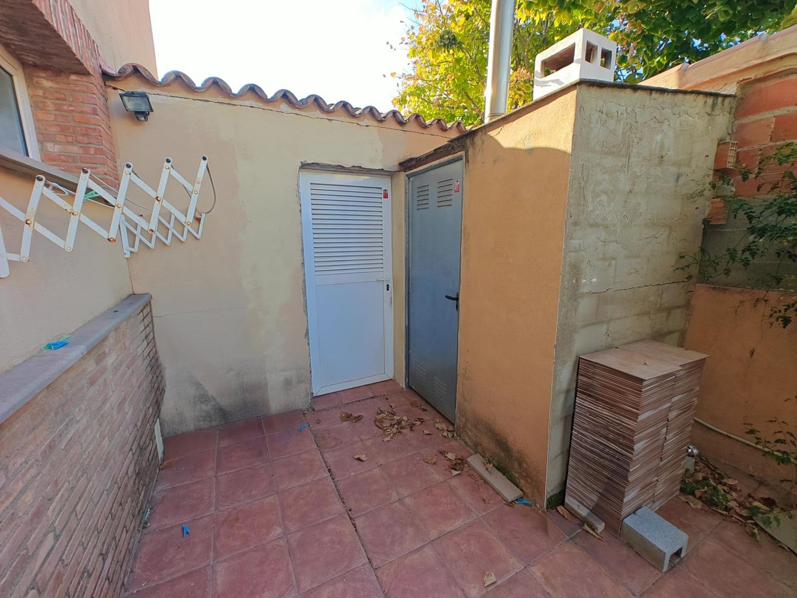 5 bedroom Villa for sale in Macastre with garage - € 350,000 (Ref: 9415826)