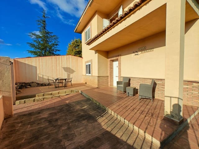 5 bedroom Villa for sale in Macastre with garage - € 350,000 (Ref: 9415826)