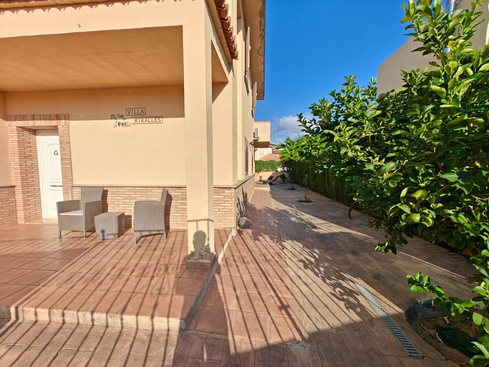 5 bedroom Villa for sale in Macastre with garage - € 350,000 (Ref: 9415826)