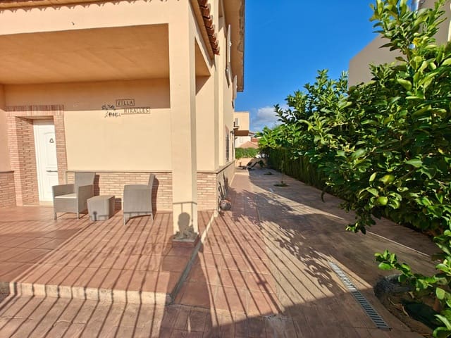 5 bedroom Villa for sale in Macastre with garage - € 350,000 (Ref: 9415826)