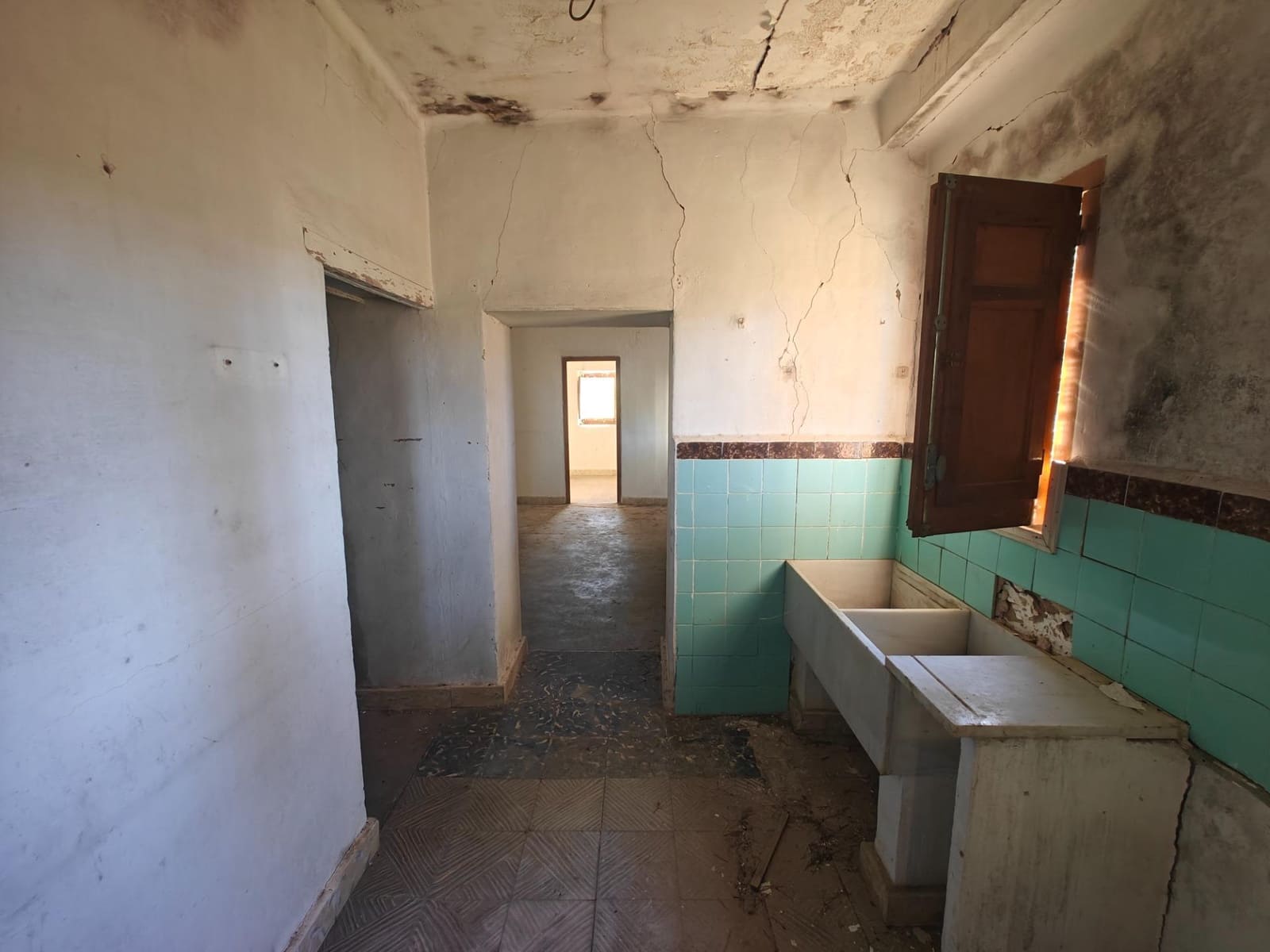 4 soveværelse Villa til salg i Macastre - € 55.000 (Ref: 9427127)