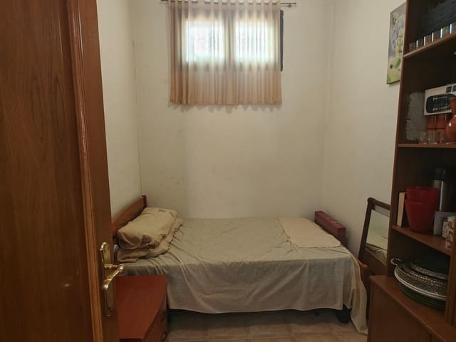 5 quarto Apartamento para venda em Buñol - 70 000 € (Ref: 9472922)