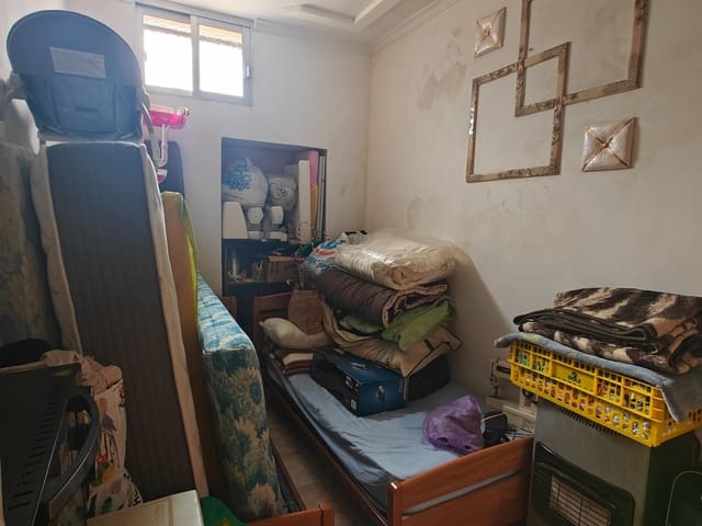 5 quarto Apartamento para venda em Buñol - 70 000 € (Ref: 9472922)