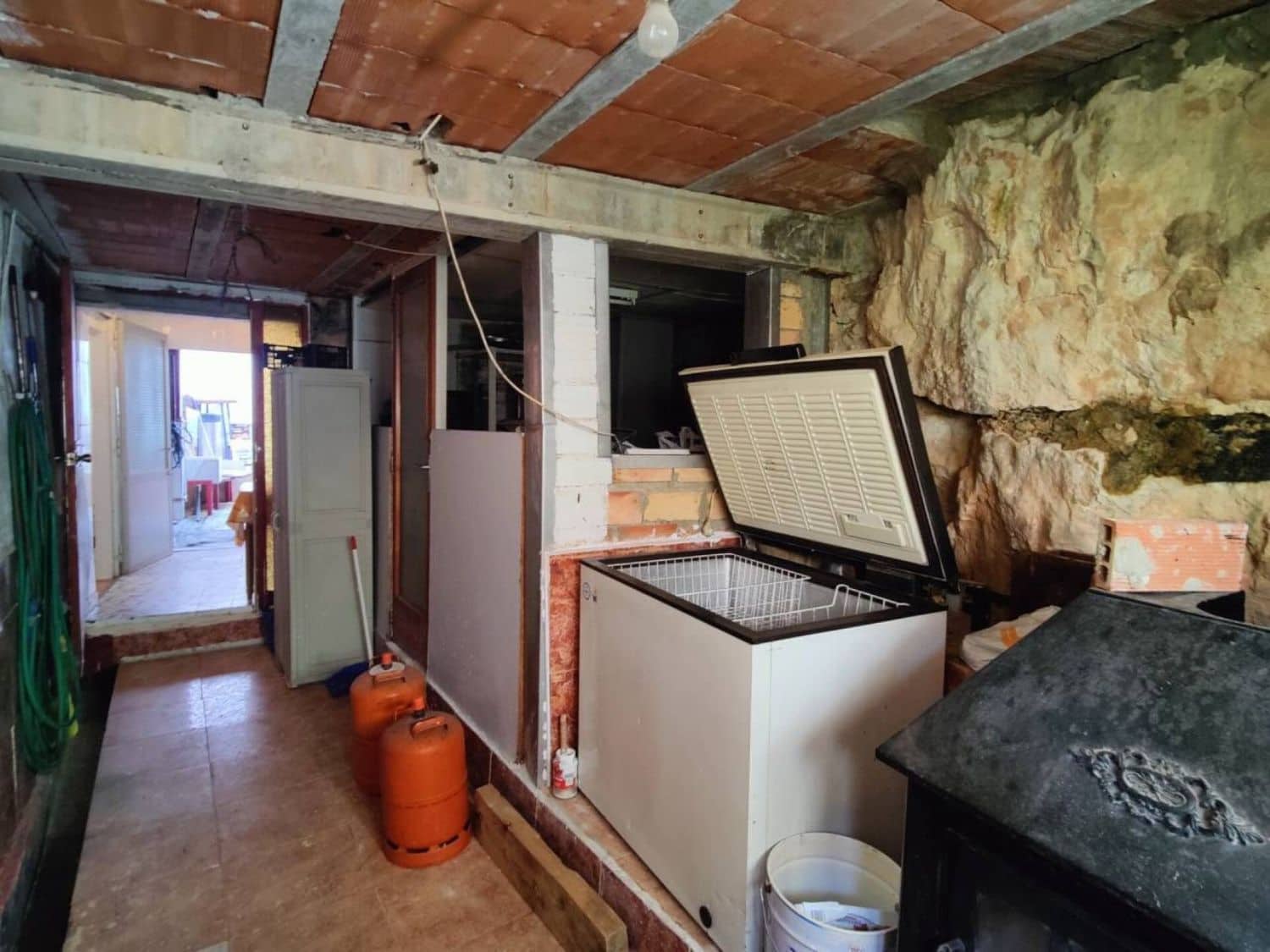 Chalet de 6 habitaciones en Cortes de Pallás en venta - 100.000 € (Ref: 9637493)