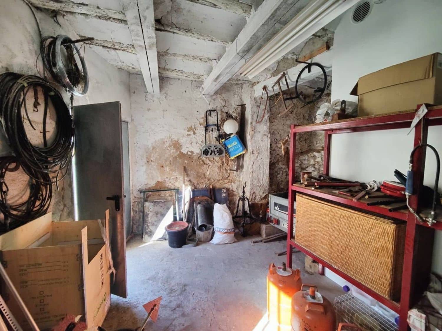 Chalet de 6 habitaciones en Cortes de Pallás en venta - 100.000 € (Ref: 9637493)