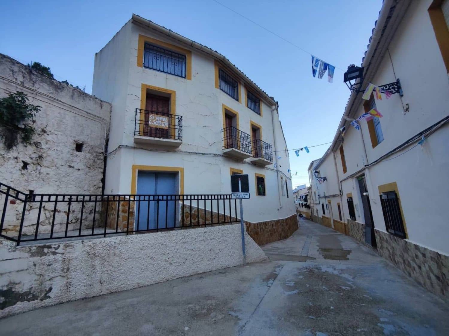 Chalet de 6 habitaciones en Cortes de Pallás en venta - 100.000 € (Ref: 9637493)