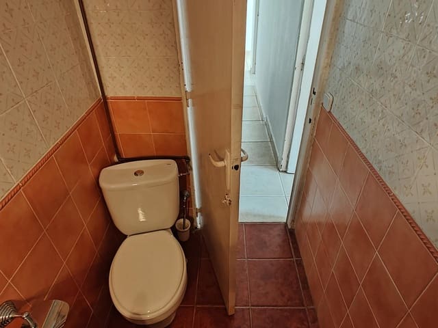 4 bedroom Flat for sale in Yátova - € 105,000 (Ref: 9656008)