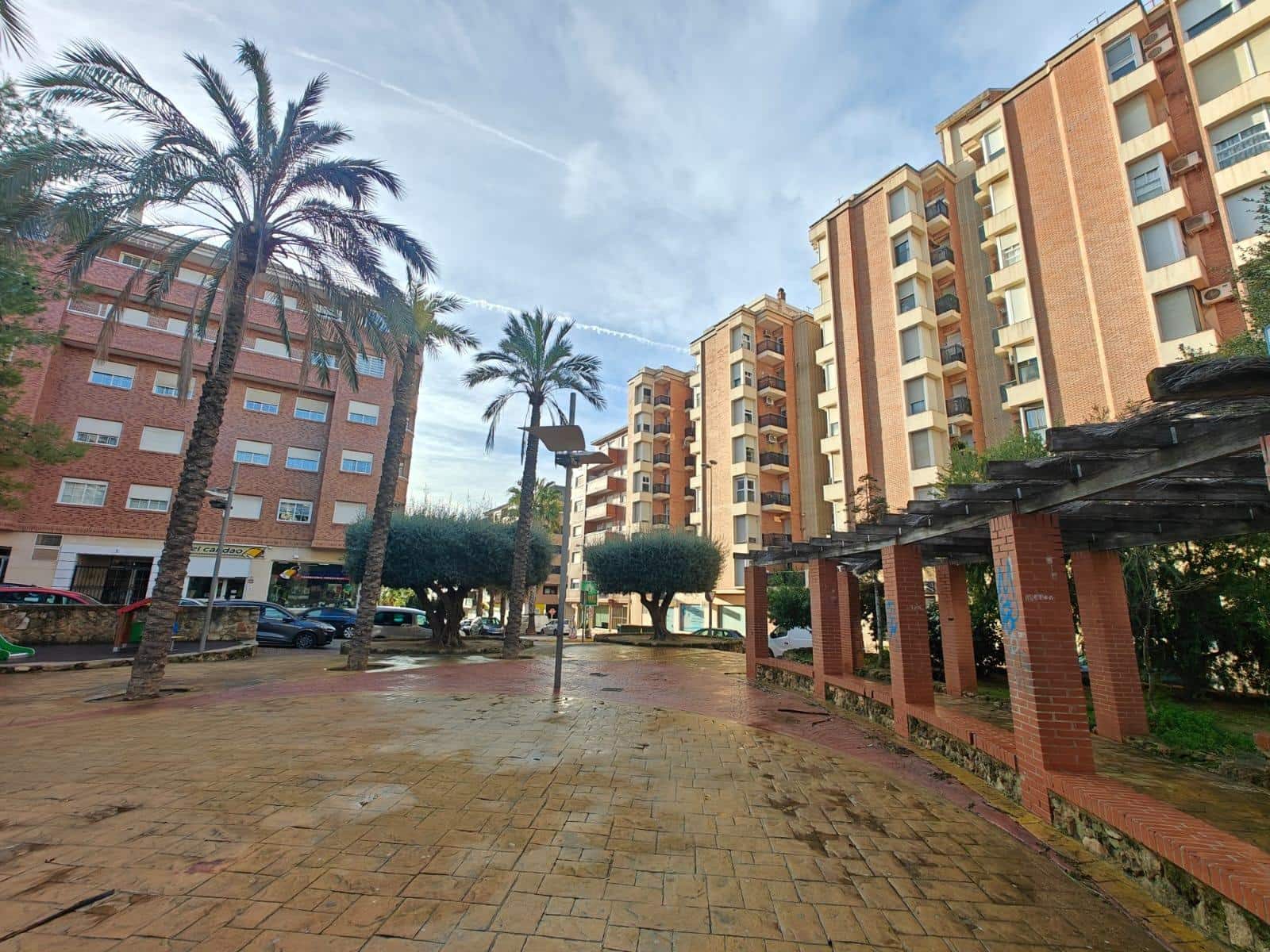 4 bedroom Commercial for sale in Bunol - € 140,000 (Ref: 9738481)