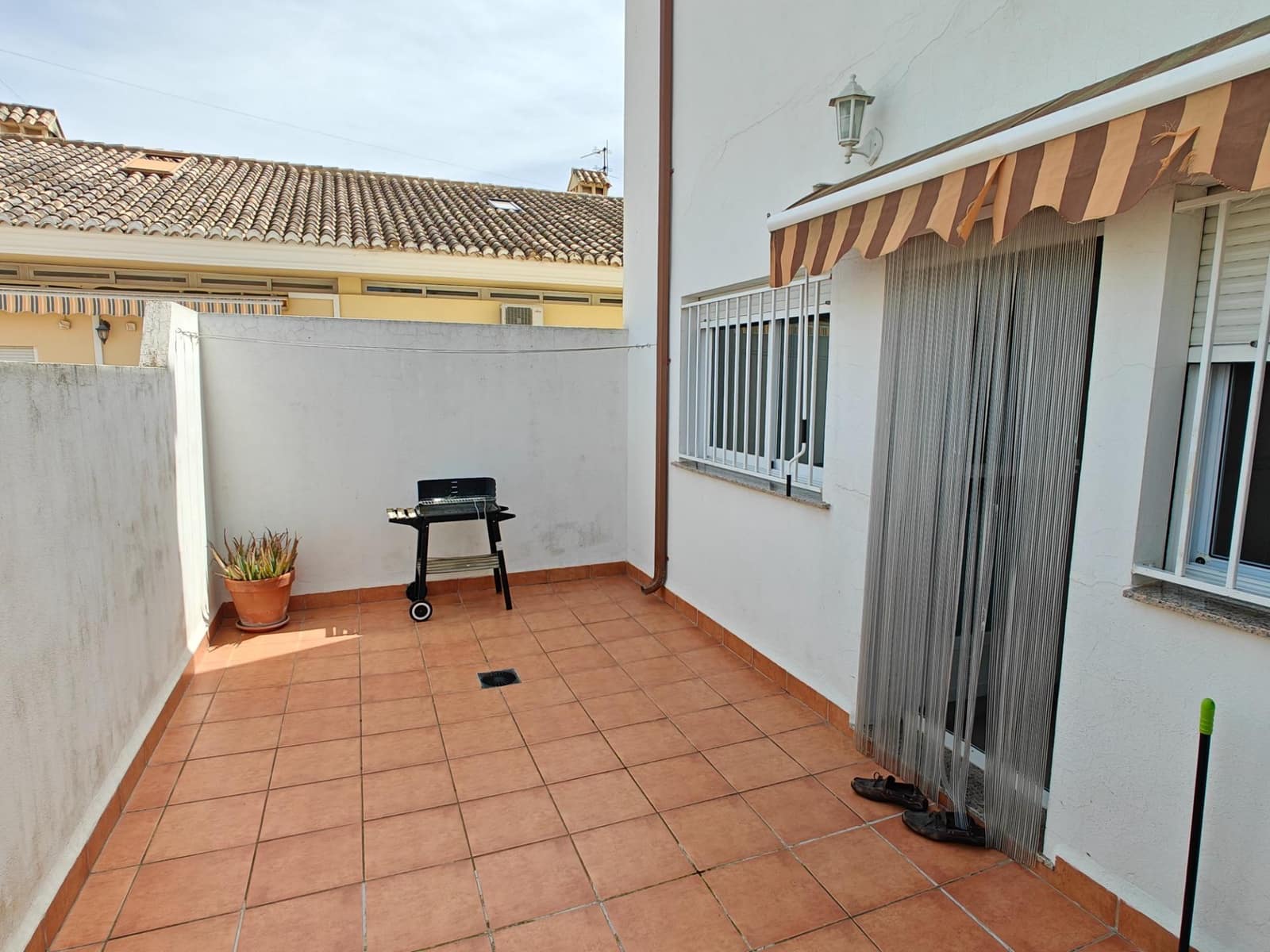 4 makuuhuone Rivitalo myytävänä paikassa Yatova mukana 
autotalli - 245 000 € (Ref: 9758895)