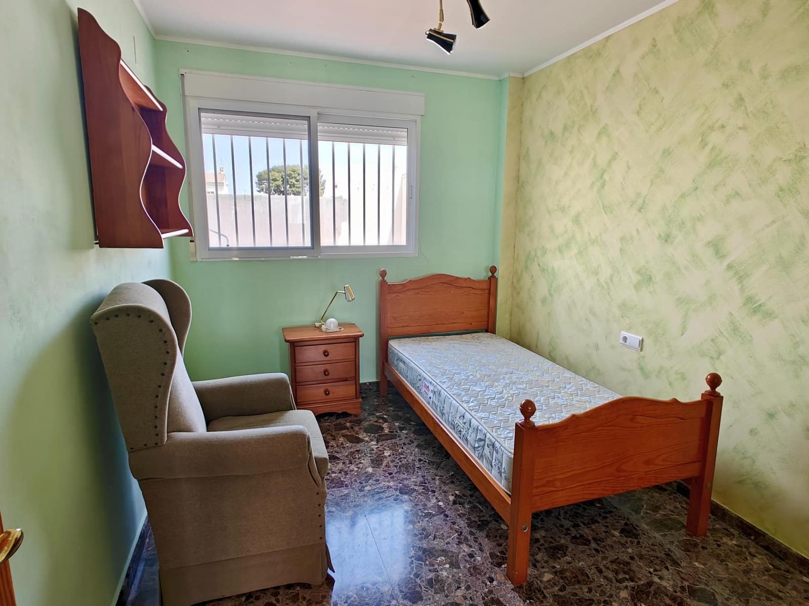 4 makuuhuone Rivitalo myytävänä paikassa Yatova mukana 
autotalli - 245 000 € (Ref: 9758895)