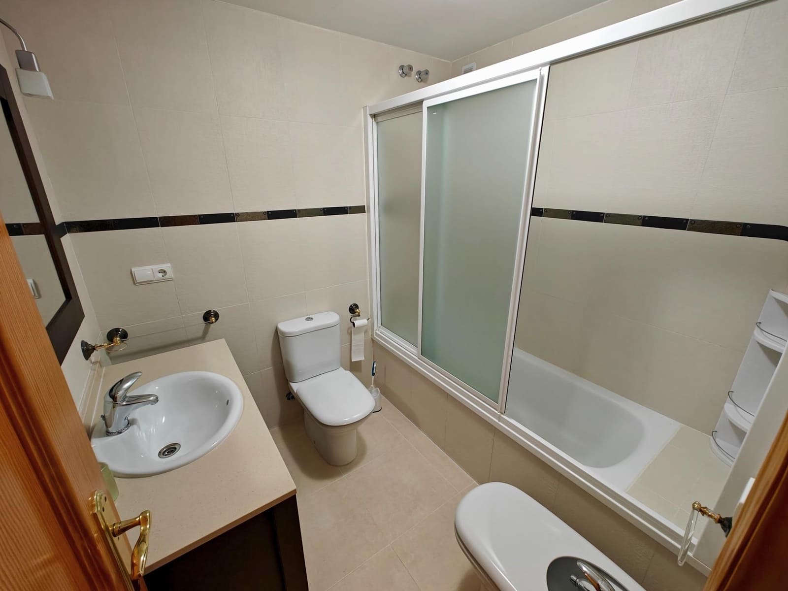 4 makuuhuone Rivitalo myytävänä paikassa Yatova mukana 
autotalli - 245 000 € (Ref: 9758895)